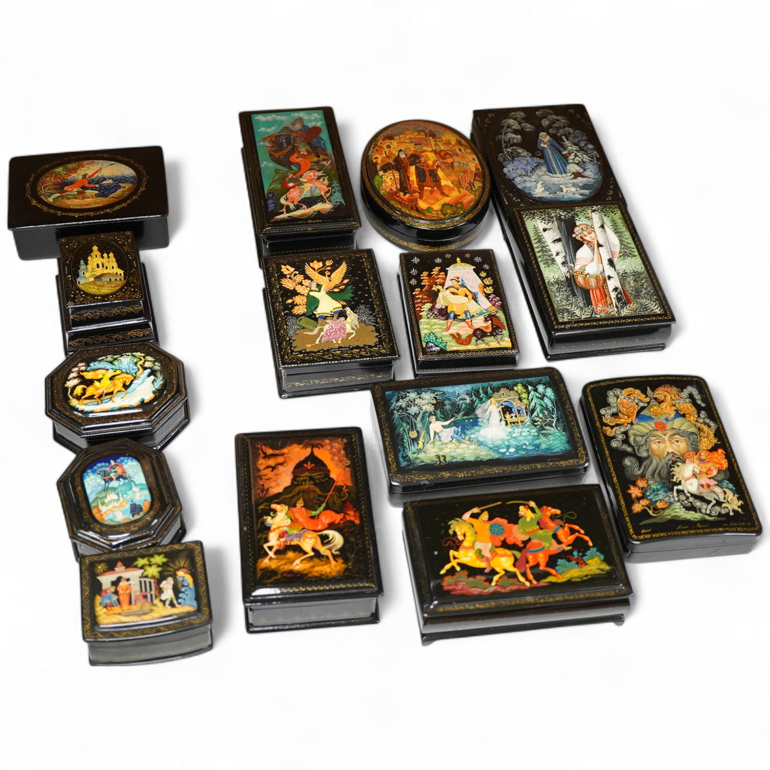 Fifteen Russian lacquer trinket boxes, mostly 1990’s, largest 15cm wide